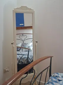 Spacious and charming studio apartment - Image 2