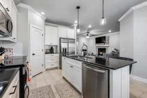 Modern 4BR King Home Nr U of A - Image 2