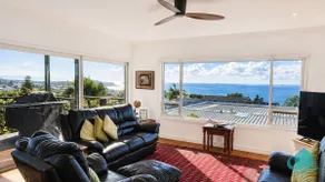 Caves Cottage - Elevated home with Ocean Views - Image 5