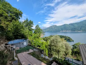 Lake-view chalet with swimming pool - Image 3