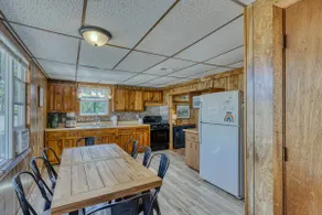 9 Bed Lake House - Summer Dates Available - Image 3