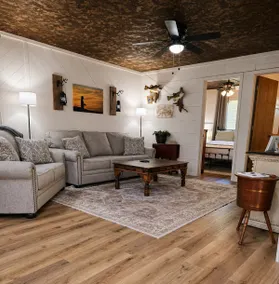 Table Rock Lake Cabin • Fall Getaway Near Branson - Image 2