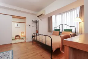 220m from Daikokucho Station, 1 stop to Namba/Shinsaibashi, straight to Umeda, entire apartment, 2 bedrooms, 5 people - Image 5
