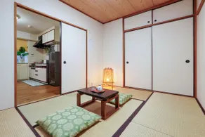 220m from Daikokucho Station, 1 stop to Namba/Shinsaibashi, straight to Umeda, entire apartment, 2 bedrooms, 5 people - Image 4