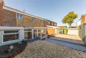 Modern Fully Renovated 4 Bedroom - Image 5