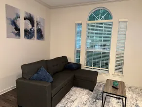 LuxeWoodlands Villa: Cozy Stay - Image 3