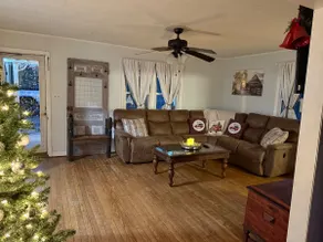 The Walnut Branch Farmhouse - Image 3