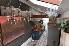 Historic 1BR loft w/ full kitchen & workspace - Image 4
