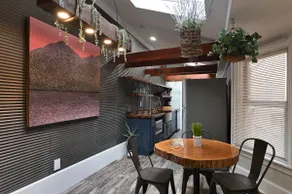 Historic 1BR loft w/ full kitchen & workspace - Image 2