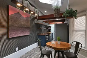 Historic 1BR loft w/ full kitchen & workspace - Image 2