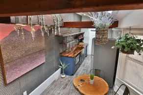 Historic 1BR loft w/ full kitchen & workspace - Image 4