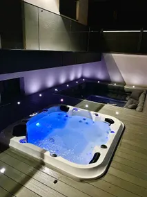 House with a hot tub - Image 3