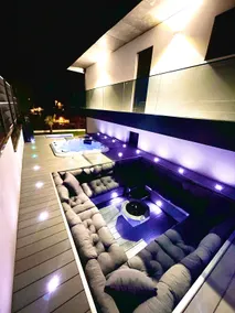 House with a hot tub - Image 2