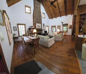 Charming Lake Cottage - Image 5