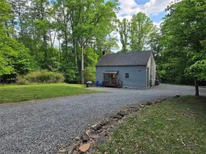 Charming Lake Cottage - Image 4