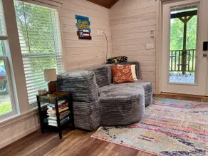 Twisted Pine Lake Cabin, secluded & near town - Image 4