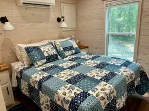 Twisted Pine Lake Cabin, secluded & near town - Image 3