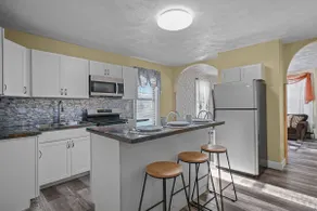 NEW! EV Charger+1st Flr+5min to Dwntwn+Remodeled - Image 2