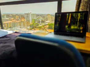 The Airport Connect - Prime Views & City Access - Image 2