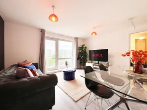 Modern Hatfield 2 Bed Apt - Free Gated Parking - Image 3