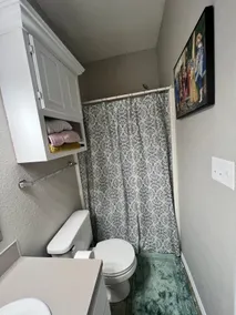 Quiet Traveling Executive Suite 49 - Image 4