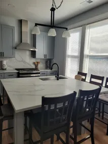 Cozy Chi-town apartment - Image 2