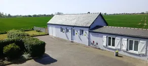 Beautiful single-storey detached house. Enclosed garden - Image 2