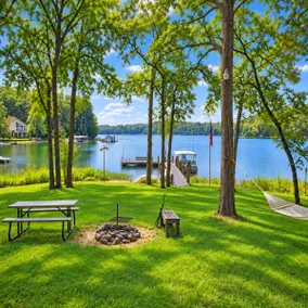 Lakefront Cottage: King Bed, Dock & Screened Porch - Image 2