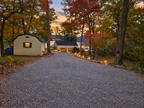 Lakefront Cottage: King Bed, Dock & Screened Porch - Image 5