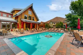 3BR townhome with pool, hot tub, WiFi, fireplace - Image 3