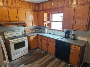 Comfy 3 bd Pet Friendly Austintown Home - Image 3
