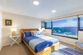 Florentine, 8 11 Columbia Close - opposite the beach with Air con and water views - Image 4