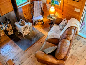 Charming Lakefront Cottage | WiFi + AC | Sleeps 7 - Image 4