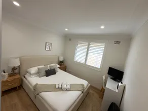 Beachside Coogee Apt with Parking - Image 3