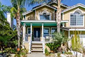 Split-level NW Bakersfield Home with Outdoor Oasis - Image 2