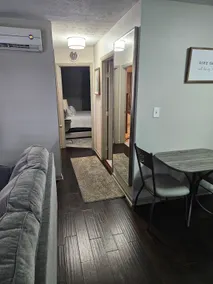 26 2 Queen Beds - 1 Bath- 2nd Floor- Pet Friendly - Image 2