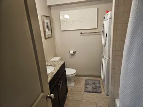 26 2 Queen Beds - 1 Bath- 2nd Floor- Pet Friendly - Image 5