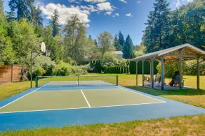 Bayfront PNW Lodge: Dock, Pickleball & Guest House - Image 4