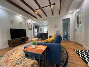 Beautiful, Cozy, Downtown Apt! - Image 2