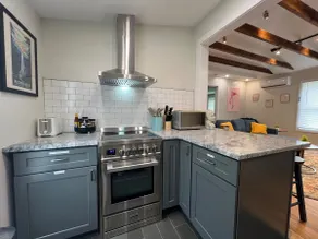 Beautiful, Cozy, Downtown Apt! - Image 5