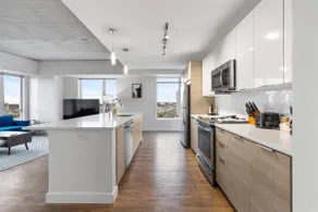 Spacious & Modern 3BR 2BA Condo Lake, City View - Image 5