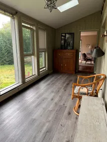 Bright, Spacious Family Getaway with Private Beach - Image 4