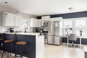 Walk to Downtown +Hot Tub, Off-Street Parking, 3BR - Image 4