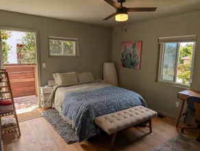 Sunny quiet 2BR suite—private entry, pet-friendly - Image 2