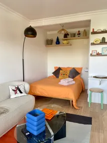 Luxurious studio with balcony close to the train station - Image 3