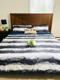 Cozy King bed apt near Portland with free parking - Image 4