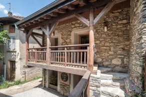 Chalet with romantic suite & private hot tub - Image 5