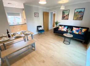 Redhill 2 bedroom coach house - Image 2