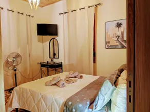 Elegant olive Grove Retreat 10'from beaches&center - Image 4