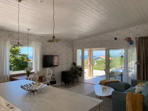 Beachfront guesthouse in top condition - Image 2
